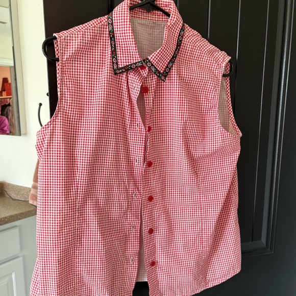 Sleeveless checkered, embroidered shirt - Picture 1 of 1